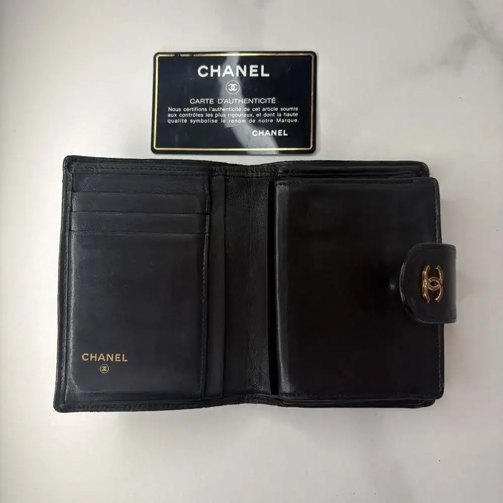 CHANEL vintage compact